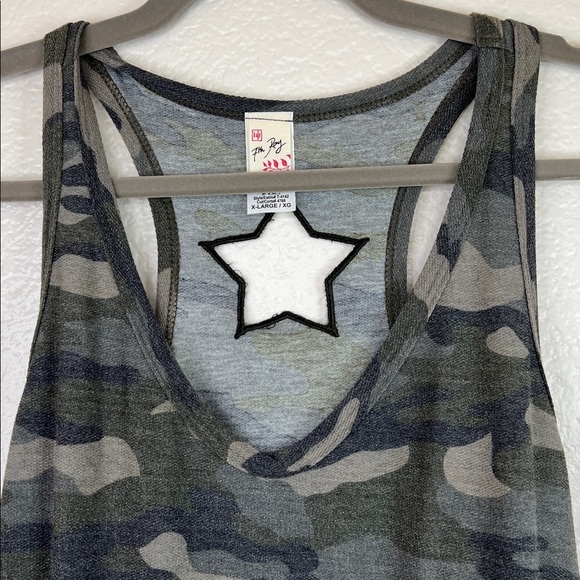 Star cutout camo tank, size XL - Picture 2 of 5